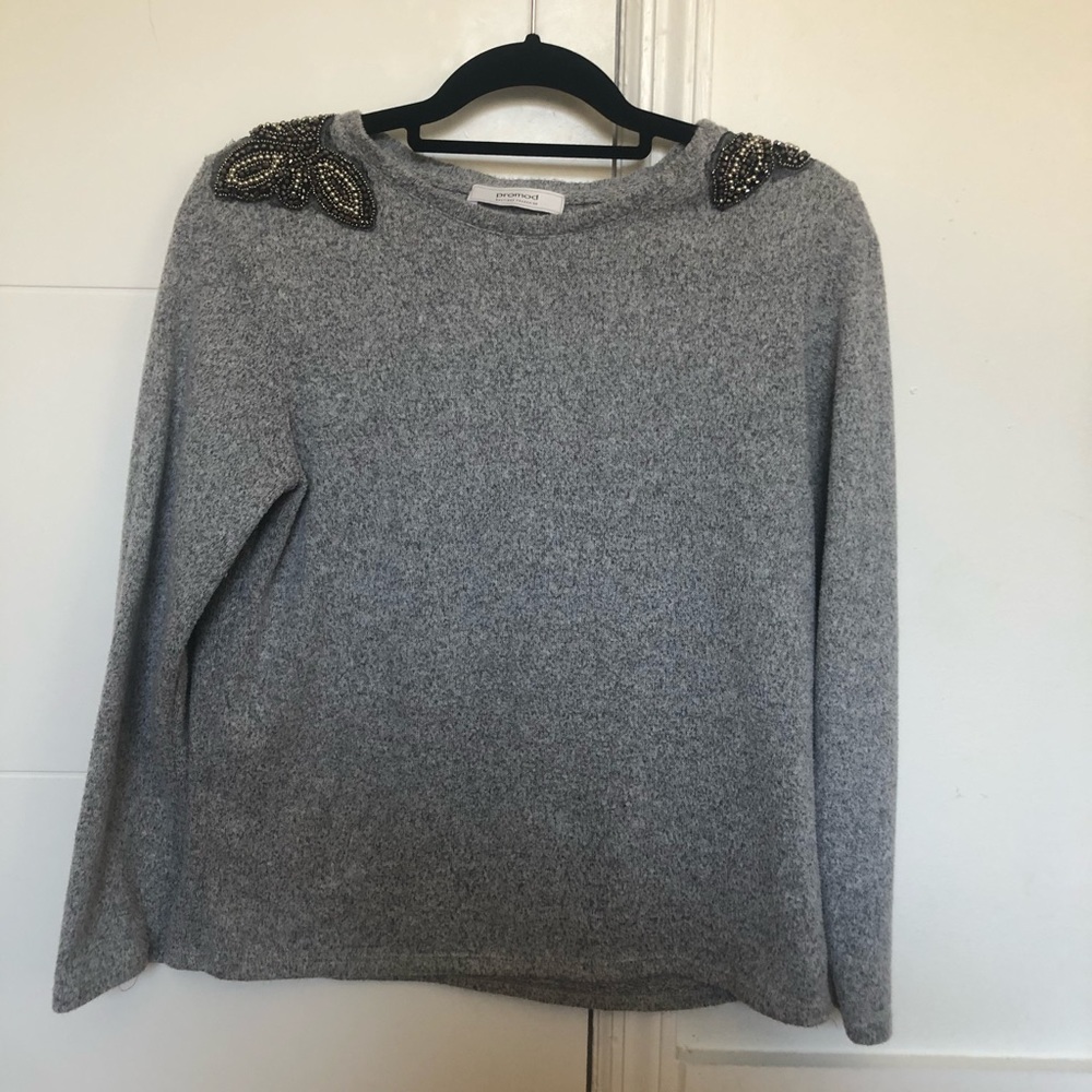 Promod gray sweater with details on shoulders
